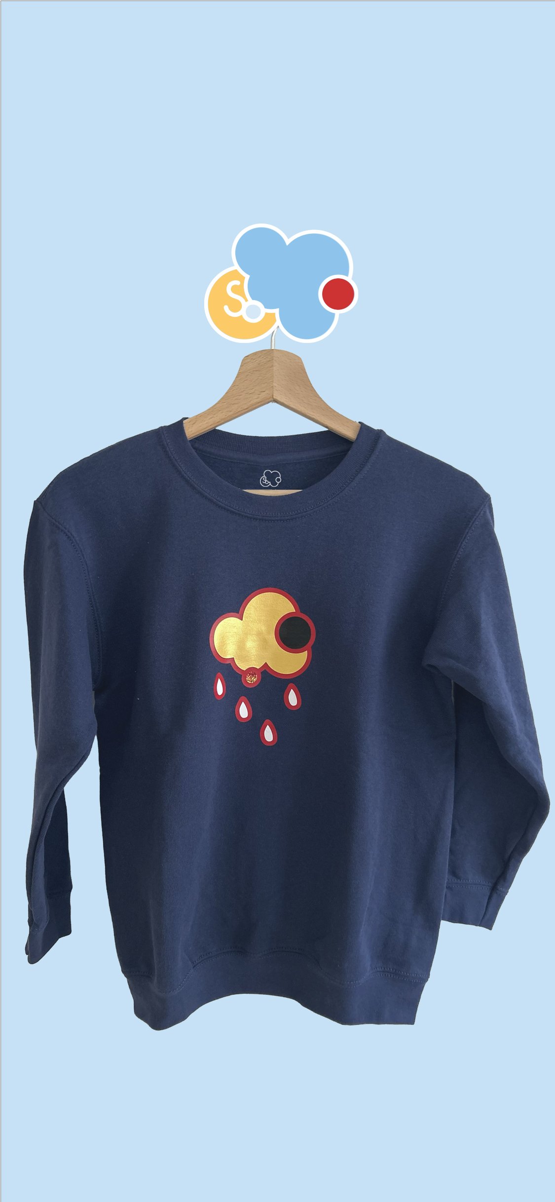 sweat j'aime la pluie bleu marine. 80% coton 20% polyester. Fabrication artisanale. Chaque produit est unique. Retrouver tous les vêtements pour enfants sur SO-cloudies ❤️☁️❤️ remplis de gaieté et de couleurs✨🌈✨ Fabrication artisanale.Mode enfant. Sweat bleu marine.