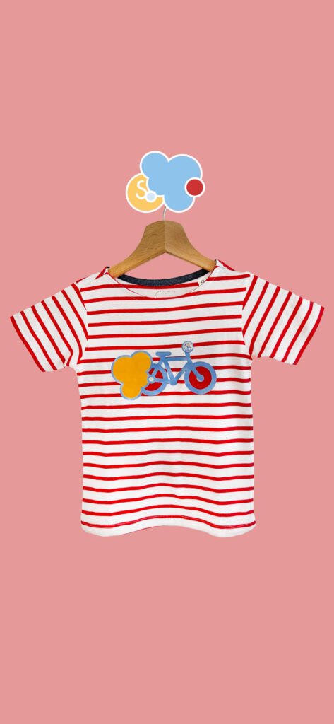 Retrouver tous les vêtements pour enfants sur SO-cloudies ❤️☁️❤️ remplis de gaieté et de couleurs✨🌈✨ Fabrication artisanale. Les t-shirts.