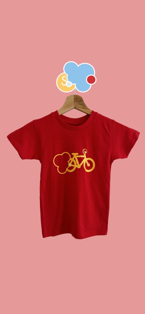 T-shirt rouge la bicyclette jaune . 100% coton Bio. Fabrication artisanale. Chaque produit est unique. Retrouver tous les vêtements pour enfants sur SO-cloudies ❤️☁️❤️ remplis de gaieté et de couleurs✨🌈✨ Fabrication artisanale. T-shirt rouge la bicyclette jaune.