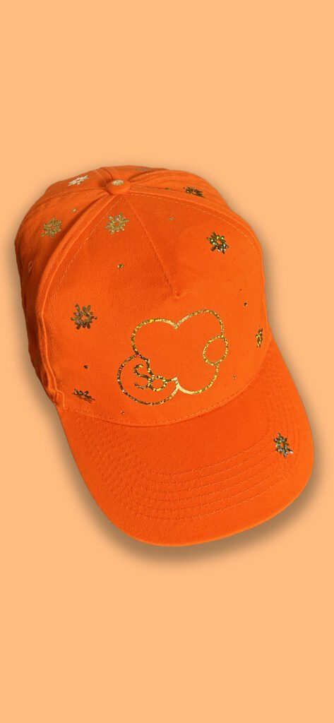 Casquette SO jaune . Chaque produit est unique. Retrouver tous les vêtements pour enfants sur SO-cloudies ❤️☁️❤️ remplis de gaieté et de couleurs✨🌈✨ Fabrication artisanale.Casquette SO jaune.